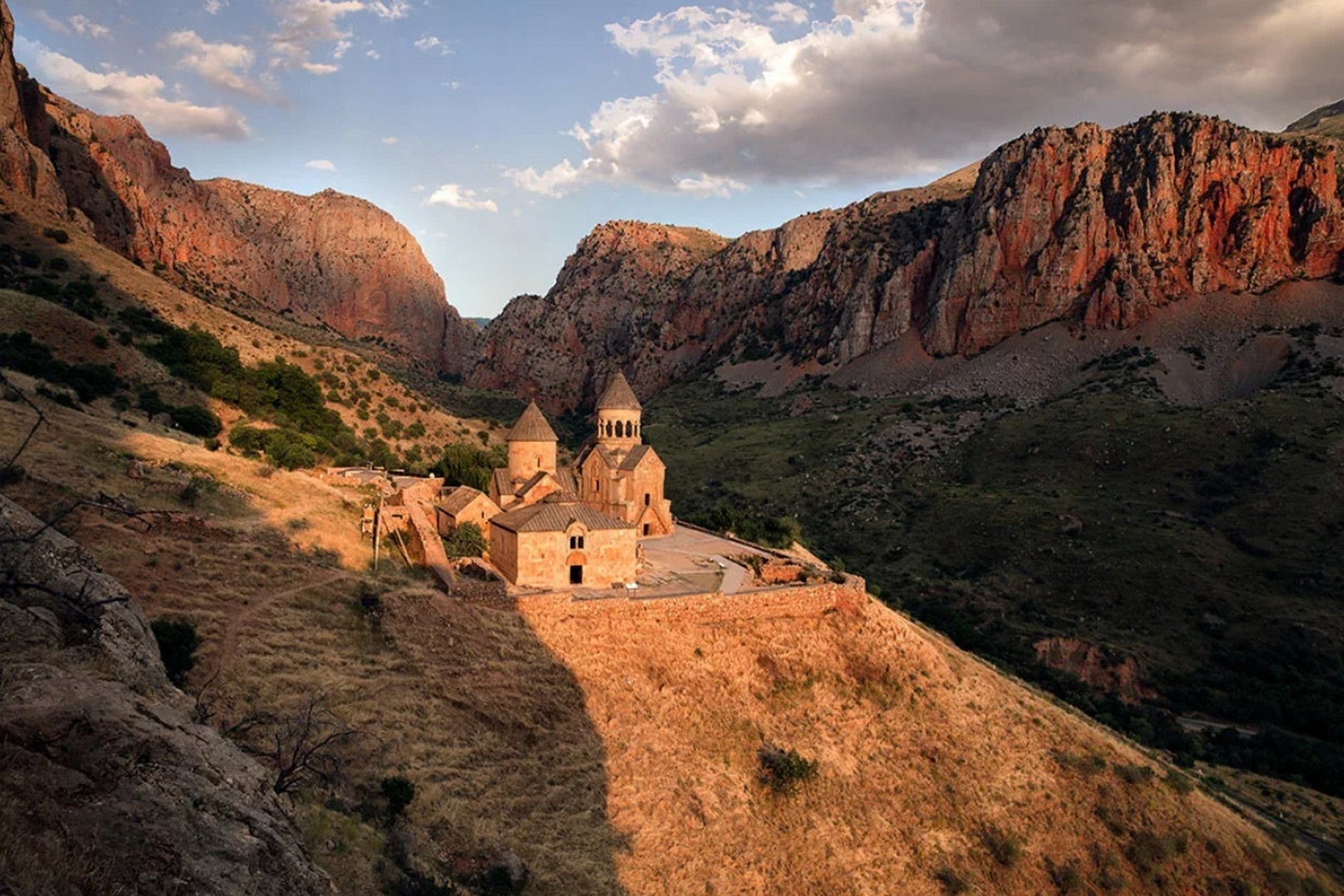 Tour storico dell’Armenia. Giorno 3: Monastero di Khor Virap, Monastero di Noravank, sito archeologico di Karahunge