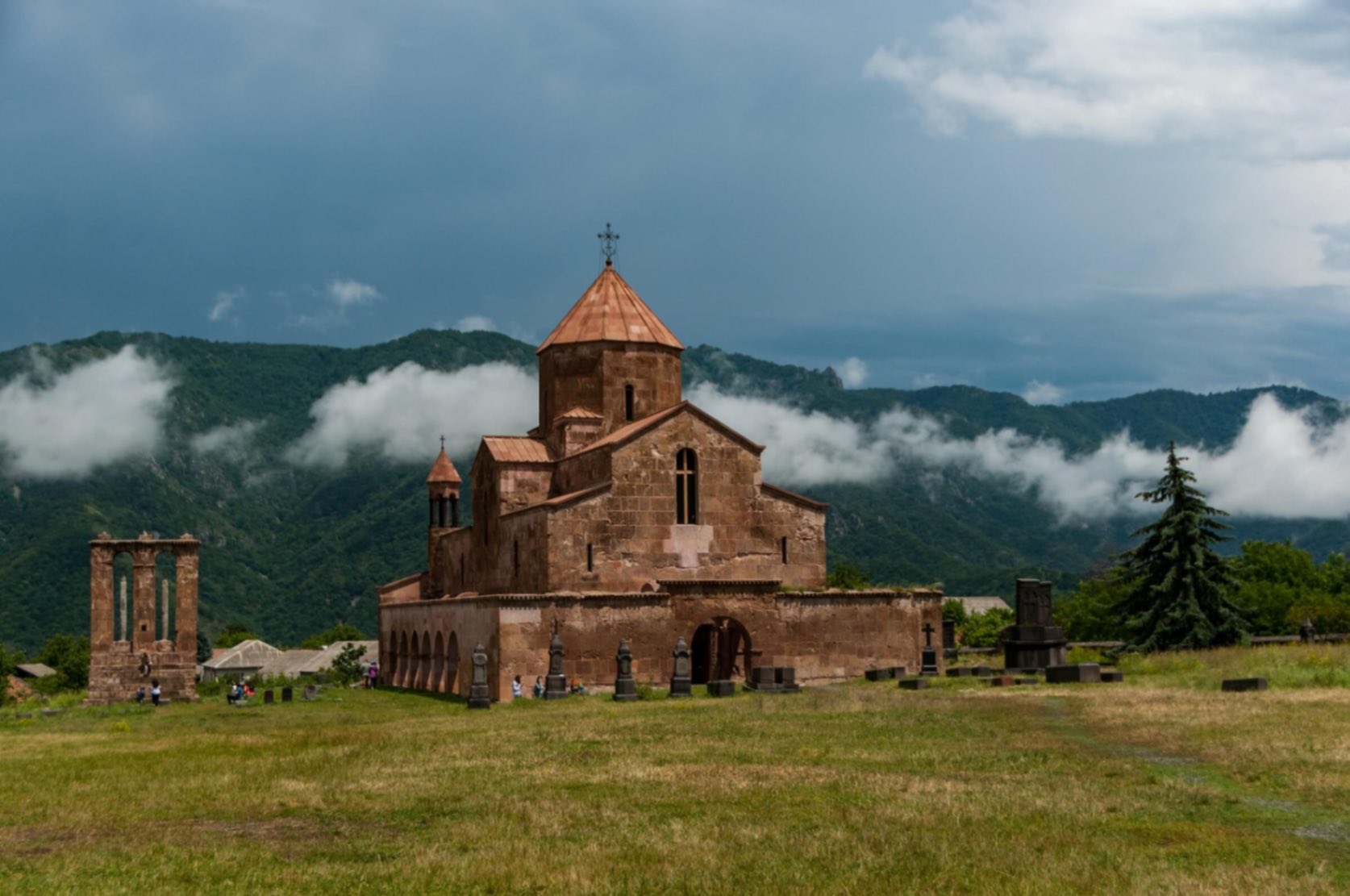 Haik - viaggio in Armenia e Georgia. Scopri Yerevan, Gyumri, Khor Virap, Noravank, Geghard, Garni, Echmiadzin, Tatev, Tbilisi, Kazbegi e molto altro.