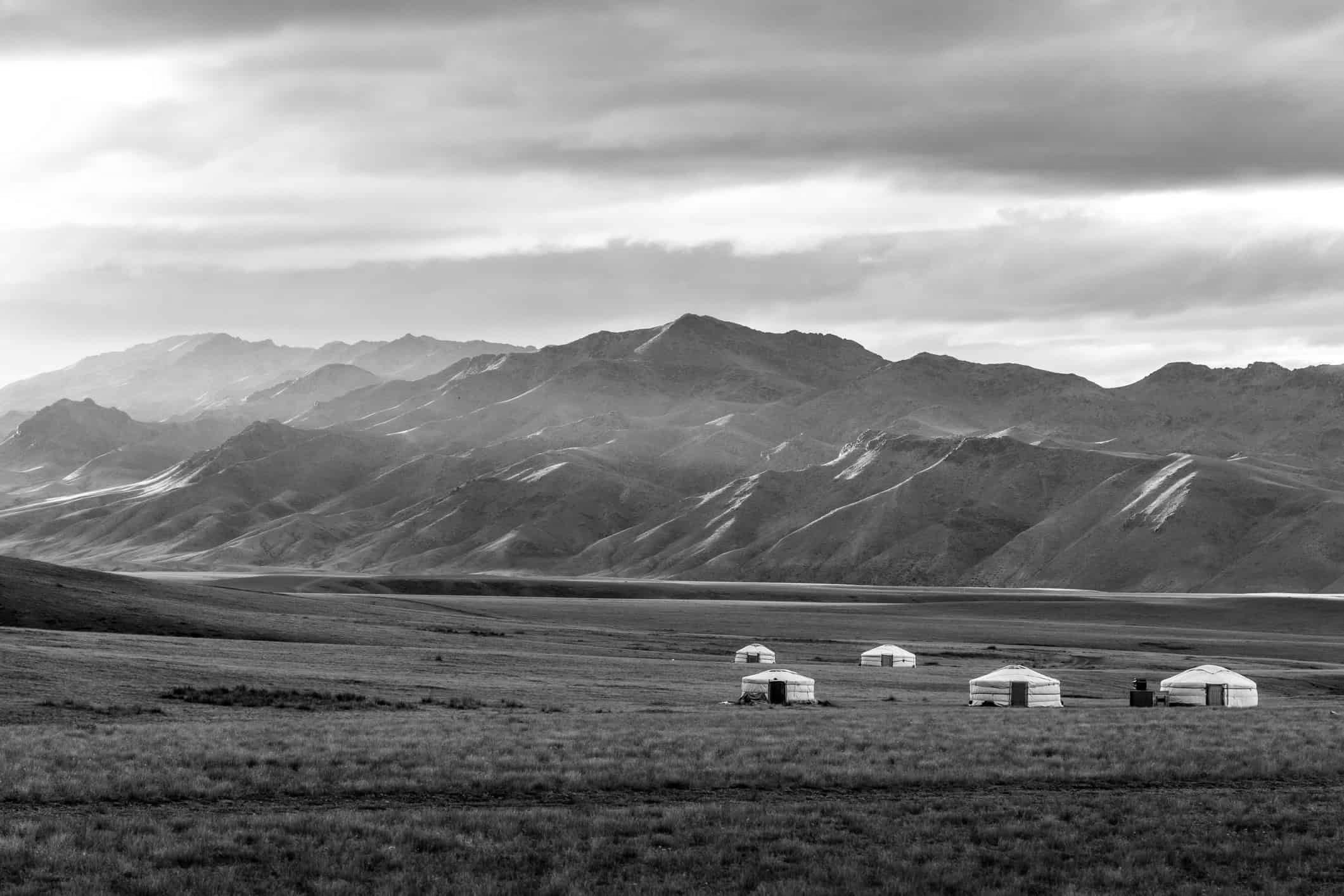Haik - viaggi in Mongolia, alla scoperta di Ulanbator, Kharkhorin, Deserto del Gobi, Khongoryn Els, Monastero di Ongiin, Lago Khovsgol, rupi fiammeggianti di Bayanzag, canyon di Yolyn Am, sulle tracce di Gengis Khan.