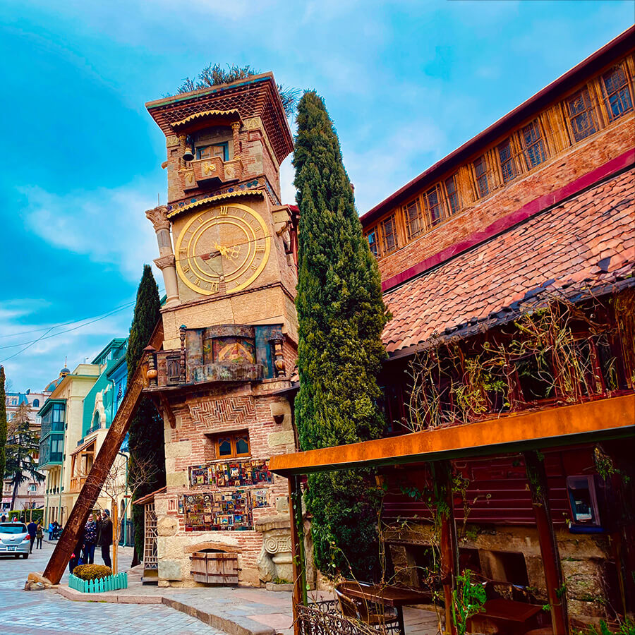 Tour guidato a Tbilisi - Torre dell’orologio e teatro delle marionette